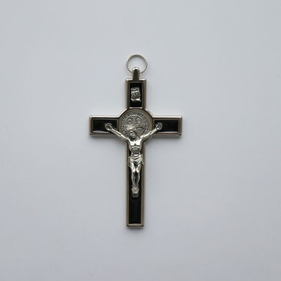 Krzyż wiszący - 13cm /czarny (J-Św. Benedykt)