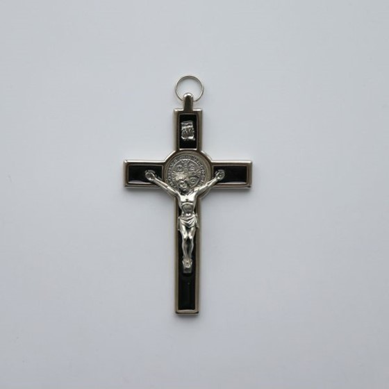 Krzyż wiszący - 13cm /metalowy (J-Św. Benedykt) cz