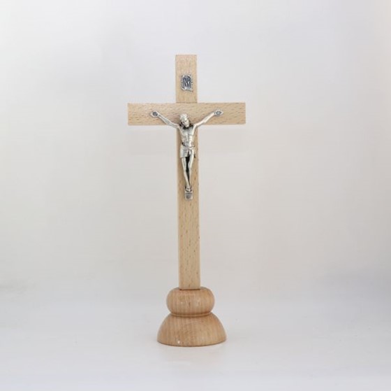 Krzyż drewniany - 19,5cm (RYS) jasny