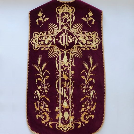Ornat rzymski (S-20 IHS) czerwony /aksamit
