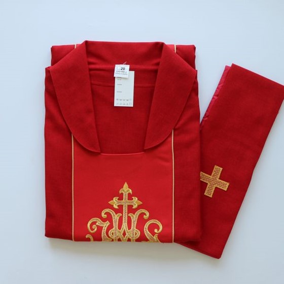 Ornat haftowany (K) lniany z haftowanym pasem