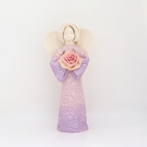Anioł Chłopiec z kwiatkiem - 20,5cm (KW) /fiolet