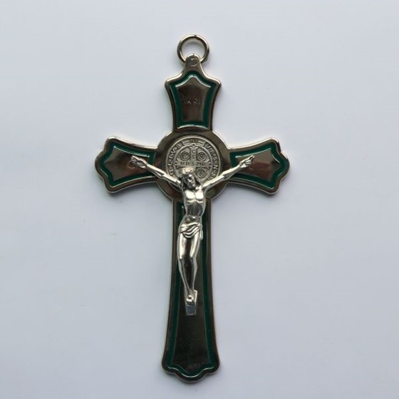 Krzyż wiszący - 20cm /zielony (J-Św. Benedykt)