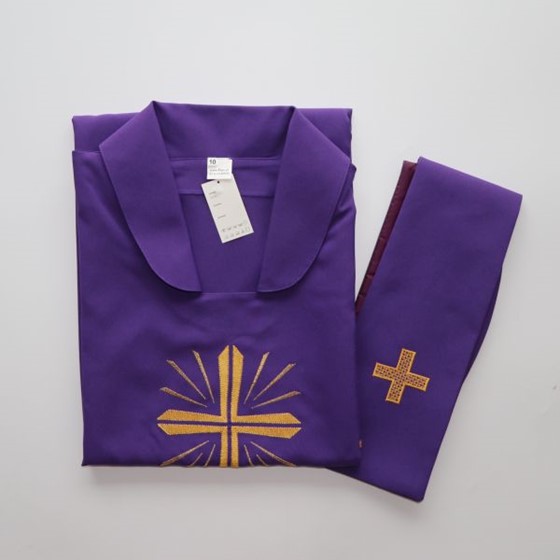 Ornat haftowany (K-bezpośredni) Krzyż 2/fioletowy