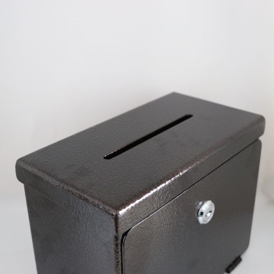 Skarbonka metalowa na ścianę /ALL