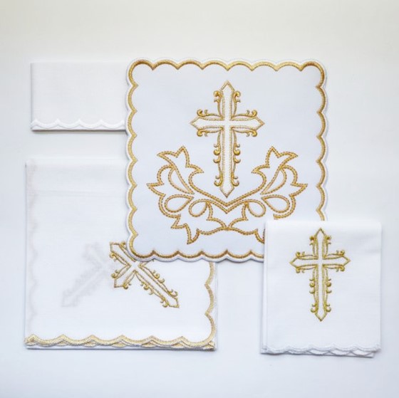 Bielizna haftowana (KB-krzyż złoty ornament)