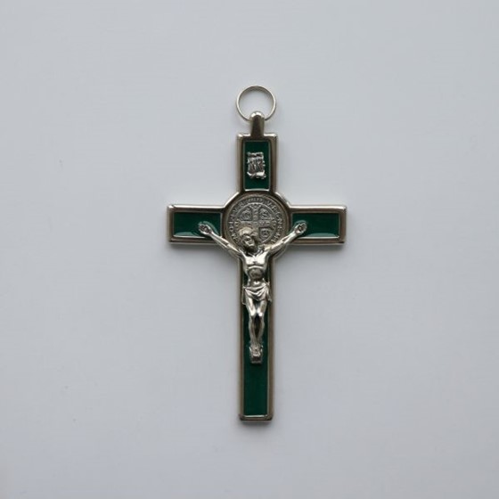 Krzyż wiszący - 13cm /metalowy (J-Św. Benedykt) zi