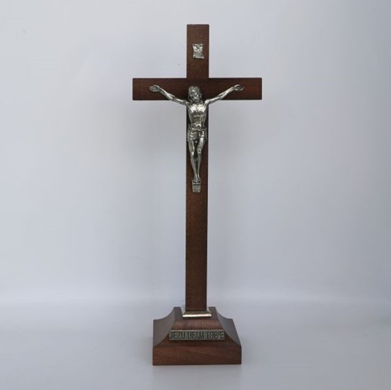 Krzyż drewniany - 24cm (KW) orzech
