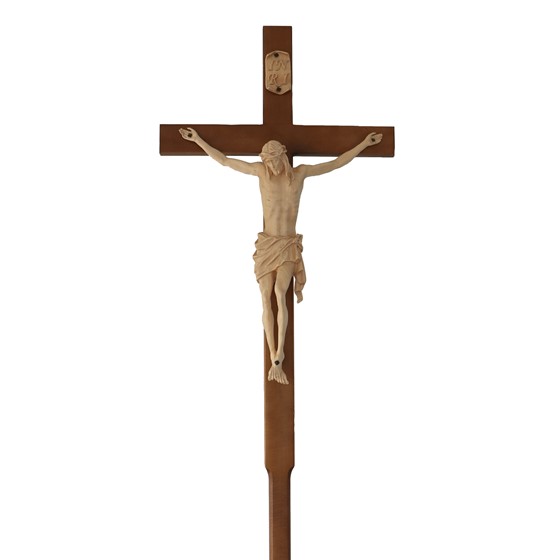 Krzyż rzeźbiony z podstawą (AR)