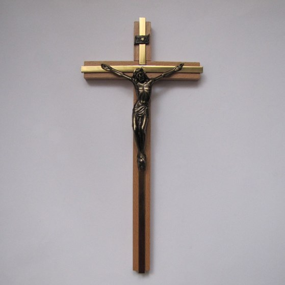 Krzyż wiszący - 26cm /drewniany-mos (ARK)
