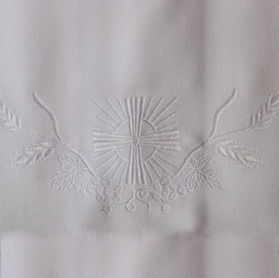 Alba kapłańska - haft biały /170