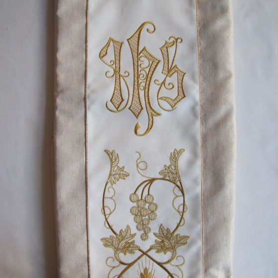 Ornat haftowany (K-686) ecru - zwykły