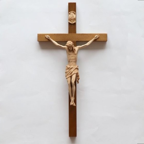 Krzyż drewniany - 33cm (R) rzeźbiony
