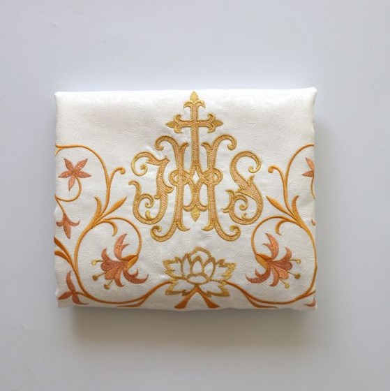 Welon haftowany - IHS + ornament (K-517) ecru