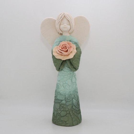 Anioł Chłopiec z kwiatkiem - 20,5cm (KW) /zielony