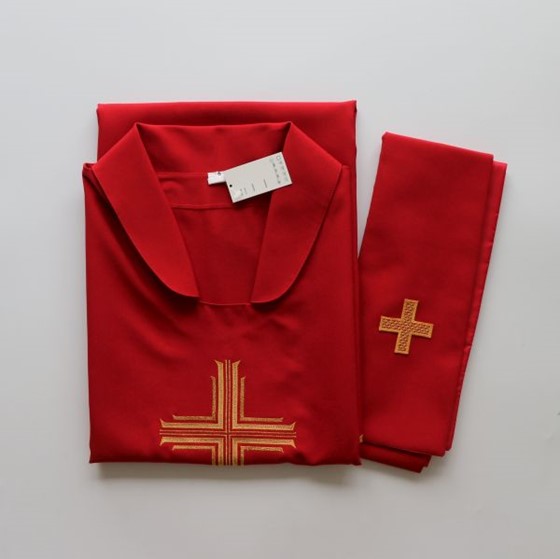 Ornat haftowany (K-bezpośredni) Krzyż 1/czerwony