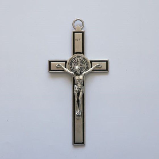 Krzyż wiszący - 19,5cm /Św. Benedykt (RYS)
