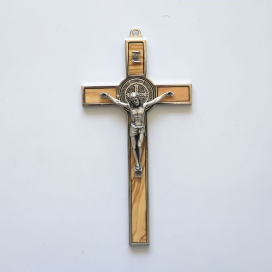Krzyż wiszący - 19,5cm /Św. Benedykt-drewno (RYS)