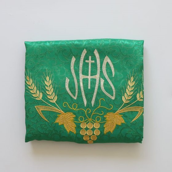 Welon haftowany - IHS + ornament (K-521) zielony